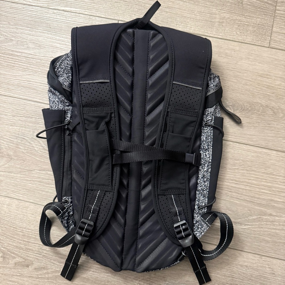 Lululemon Black and Light Gray Hiking Backpack - Picture 2 of 15
